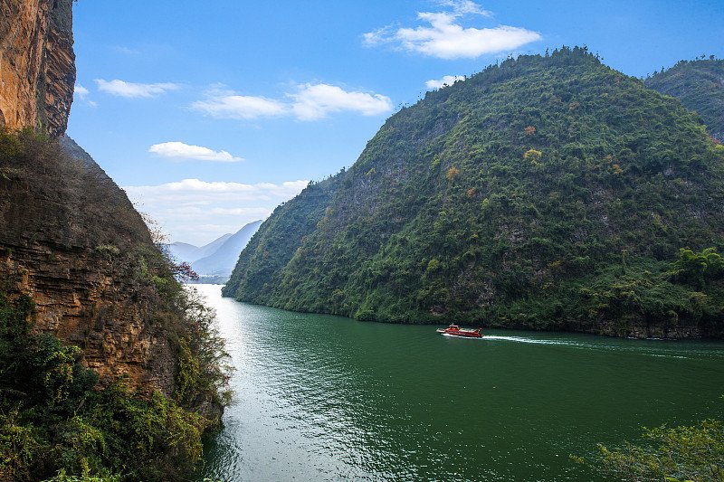 大宁河：滋养小三峡的灵动山水画廊
