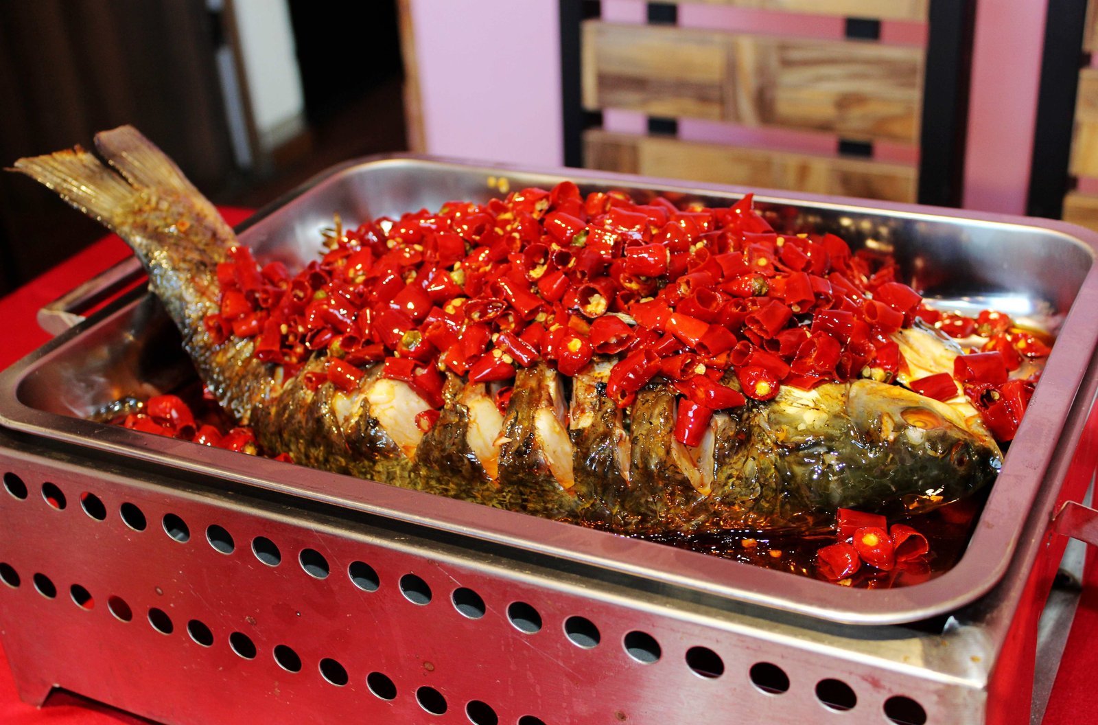 巫山烤鱼:中国烤鱼美食之乡的千年风味