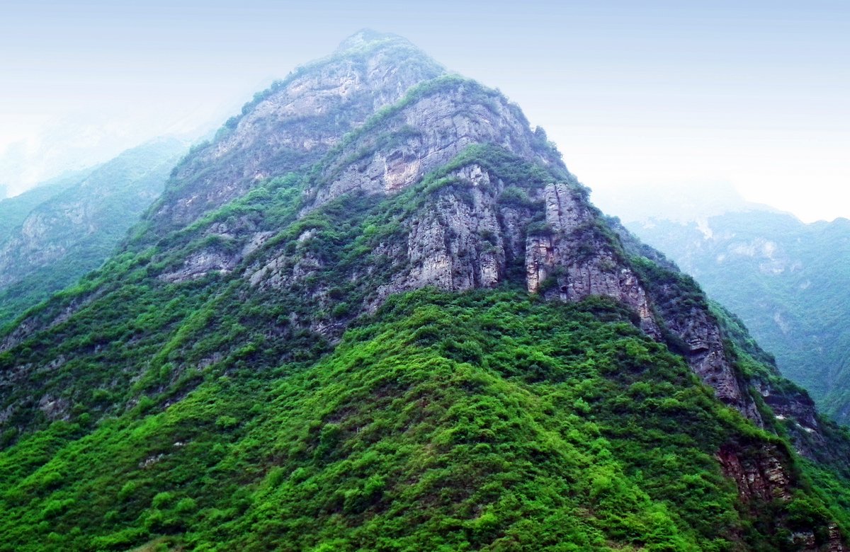 巫山十二峰：一峰一姿态的江山画卷