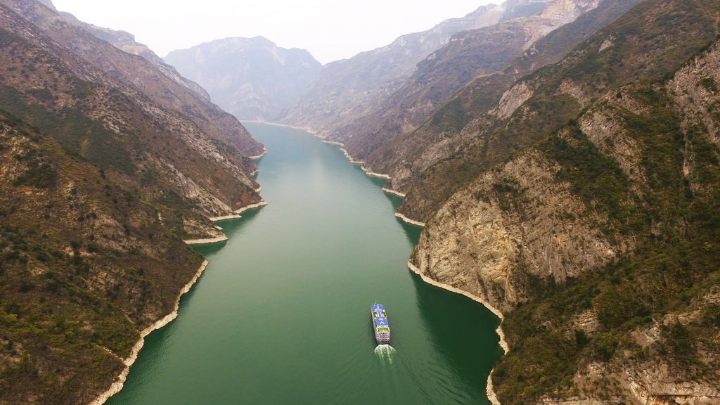 巫峡：三峡最秀丽的迂回画廊