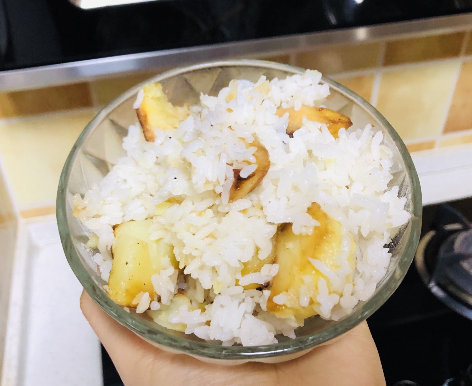 孔洋芋饭：非遗美食里的金黄锅巴